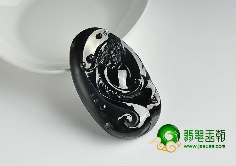 玻璃种墨翠缅甸翡翠A货龙头鱼挂件