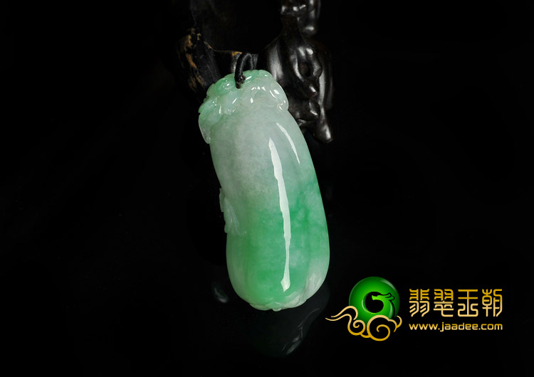 糯冰种飘翠缅甸翡翠A货福瓜挂件