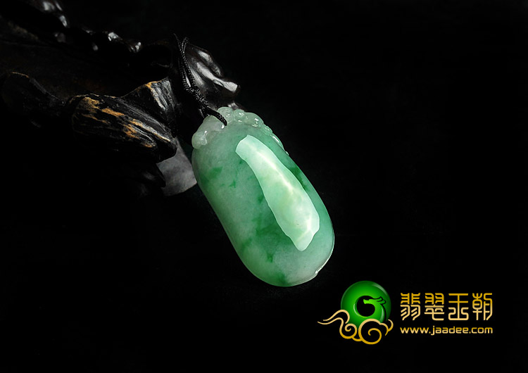 糯冰种飘翠缅甸翡翠A货福瓜挂件