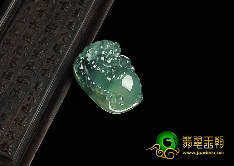 冰种晴水缅甸翡翠A货龙头鱼挂件