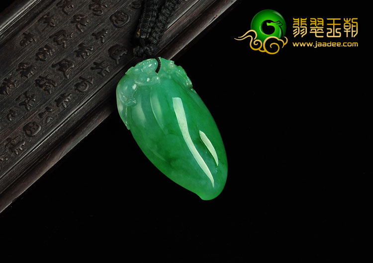 冰种阳绿缅甸翡翠A货福瓜挂件