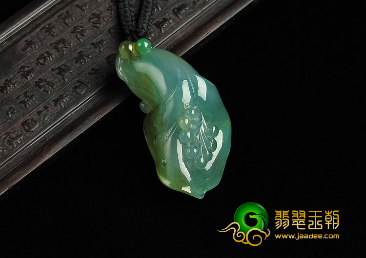 冰种黄加绿缅甸翡翠A货玉兰花挂件