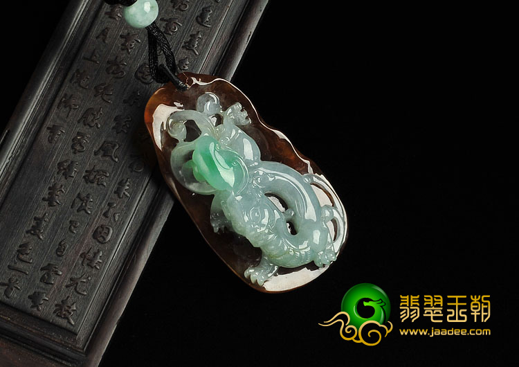 冰种三彩缅甸翡翠A货螭龙挂件