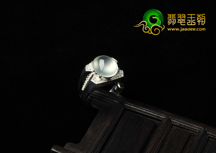 玻璃种强莹光缅甸翡翠A货镶白金戒指（真钻）