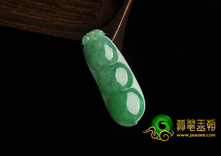 冰种阳绿缅甸翡翠A货四季豆挂件