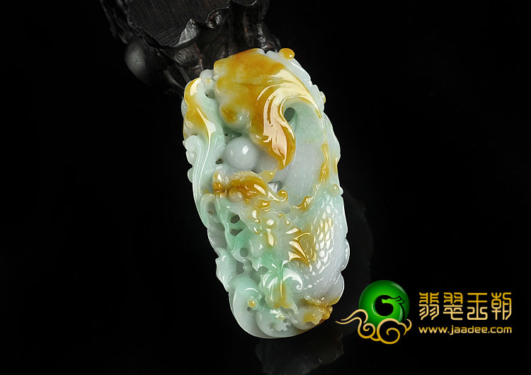 糯冰种多彩缅甸翡翠A货龙头鱼手玩件