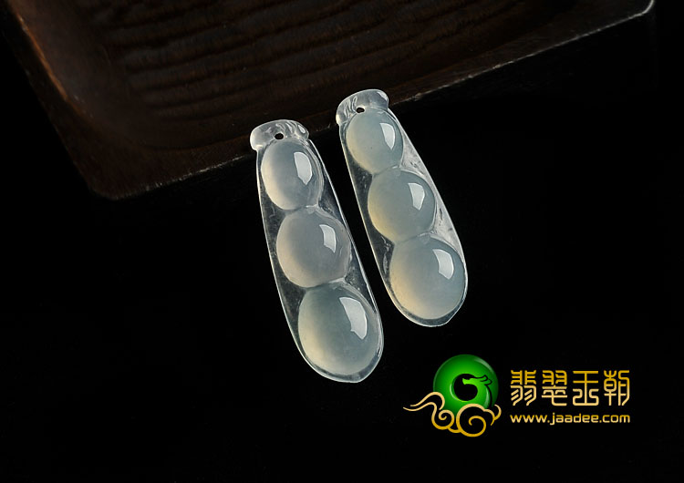 冰种晴水缅甸翡翠A货四季豆挂件（一对）