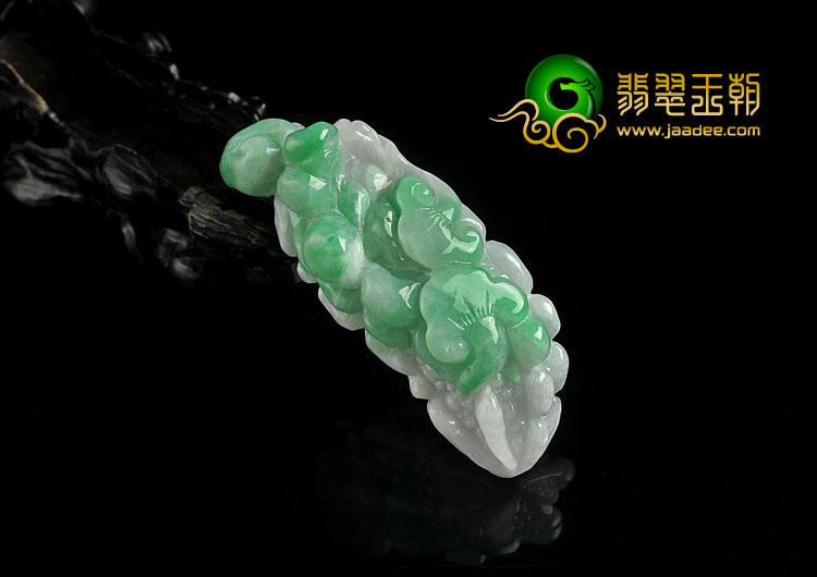 糯冰种翠色缅甸翡翠A货苦尽甘来挂件