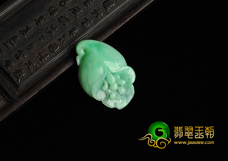 糯冰种翠色缅甸翡翠A货玉兰花挂件