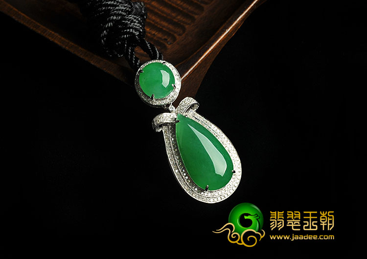 冰种翠色缅甸翡翠A货镶白金满绿胸坠（真钻）