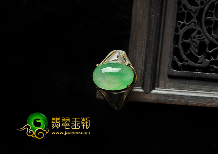 (超值推荐)冰种翠色缅甸翡翠A货戒面
