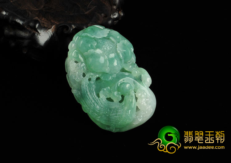 糯冰种翠色缅甸翡翠A货凤戏牡丹挂件