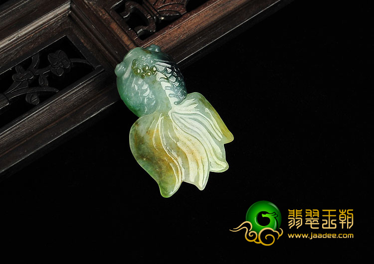 糯冰种三彩缅甸翡翠A货年年有余挂件