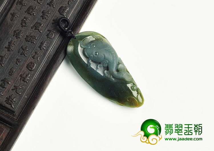 糯冰种褐黄翡缅甸翡翠A货年年有余挂件