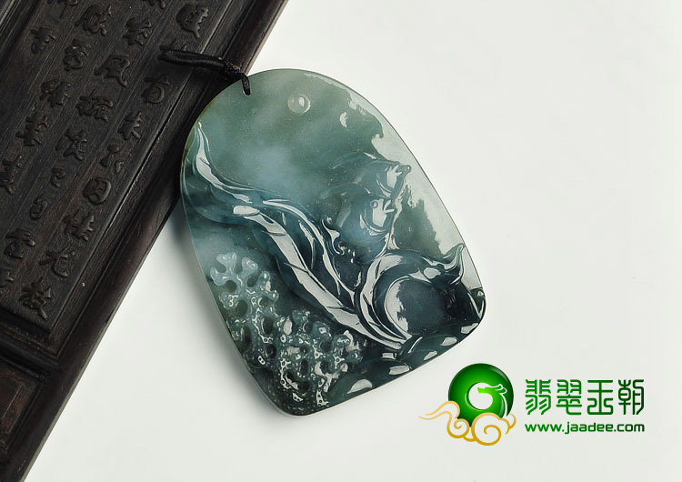 (超值推荐)糯冰种青色缅甸翡翠A货海底世界挂件
