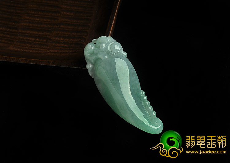 糯冰种翠色缅甸翡翠A货福瓜挂件