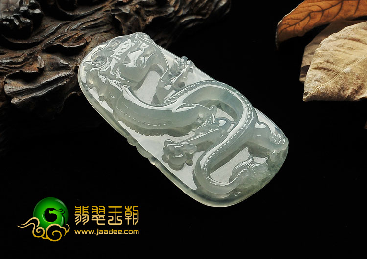 冰种晴水缅甸翡翠A货龙牌挂件
