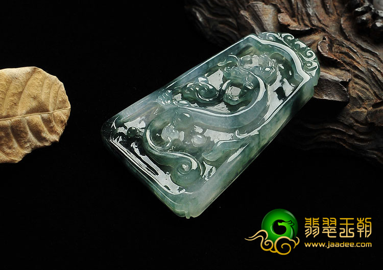 冰种飘花缅甸翡翠A货龙牌挂件