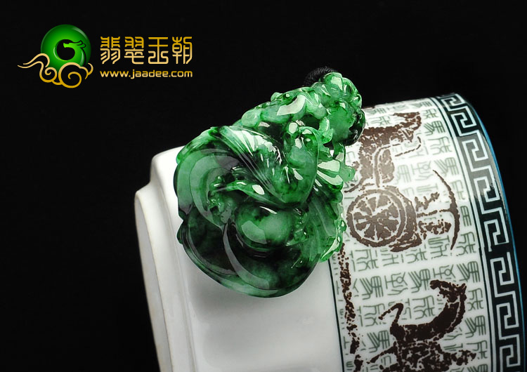 糯冰种廯加绿缅甸翡翠A货英明神武挂件