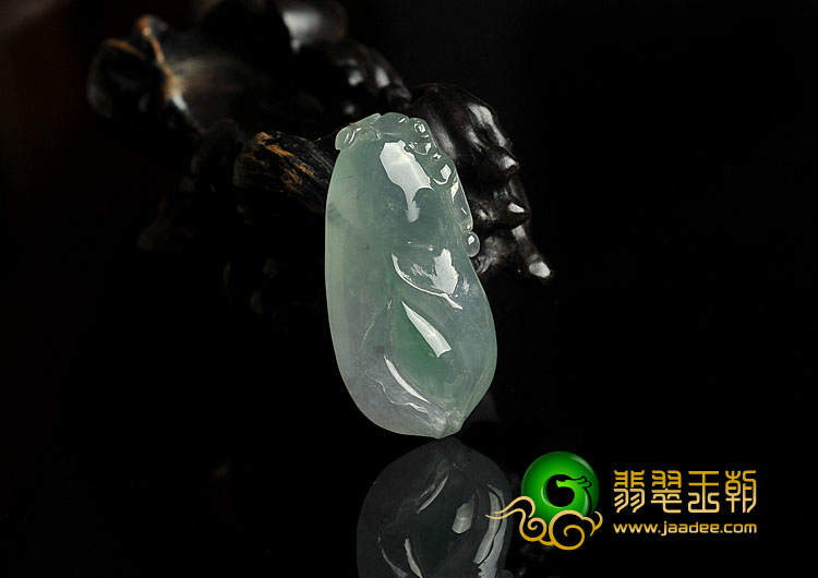 冰种淡春带彩缅甸翡翠A货玉兰花挂件
