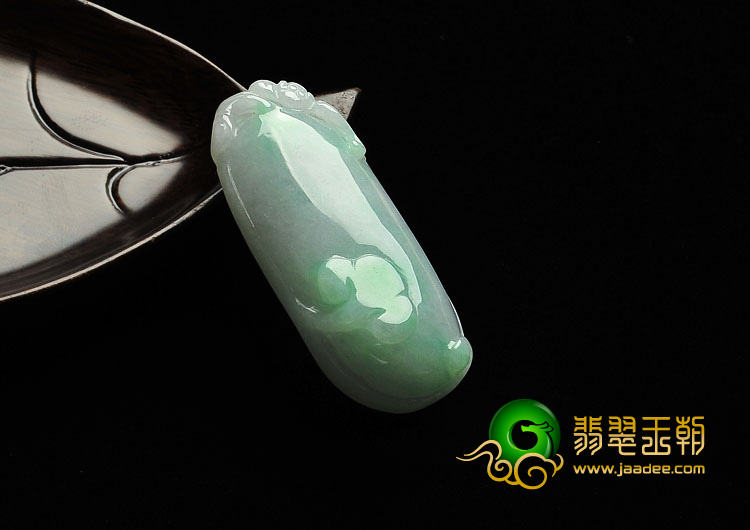 糯冰种春带彩缅甸翡翠A货福瓜挂件