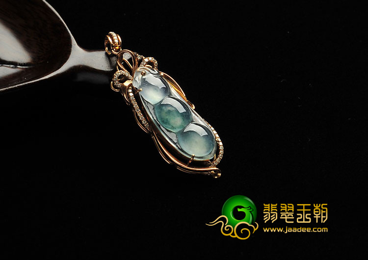 冰玻种飘花缅甸翡翠A货镶玫瑰金四季豆胸坠（真钻）