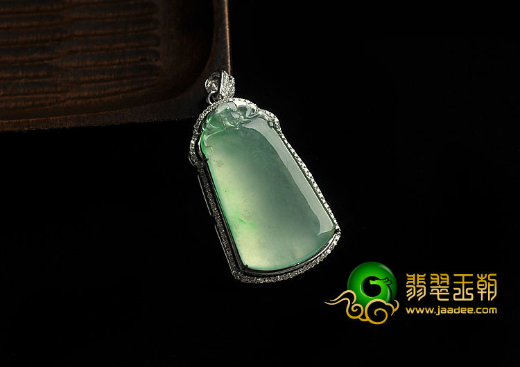 冰玻种绿晴水缅甸翡翠A货镶白金平安牌胸坠（真钻）
