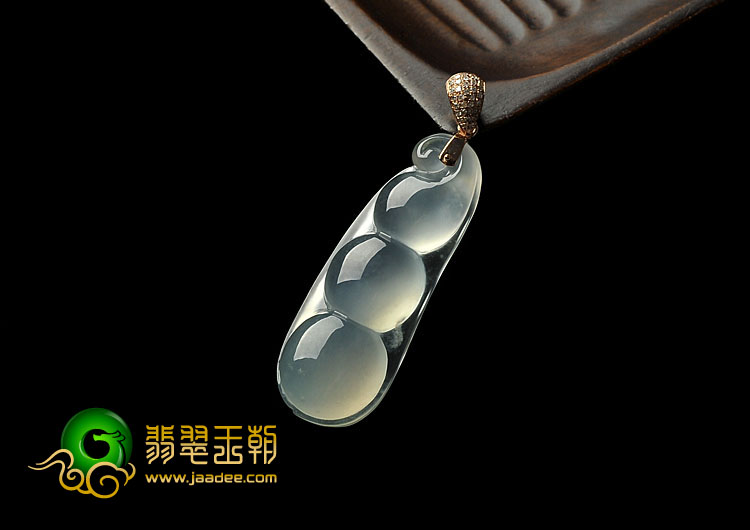 冰玻种缅甸翡翠A货四季豆挂件