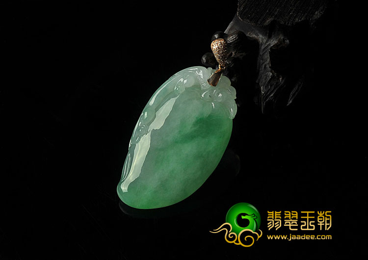 冰种翠色缅甸翡翠A货福瓜挂件