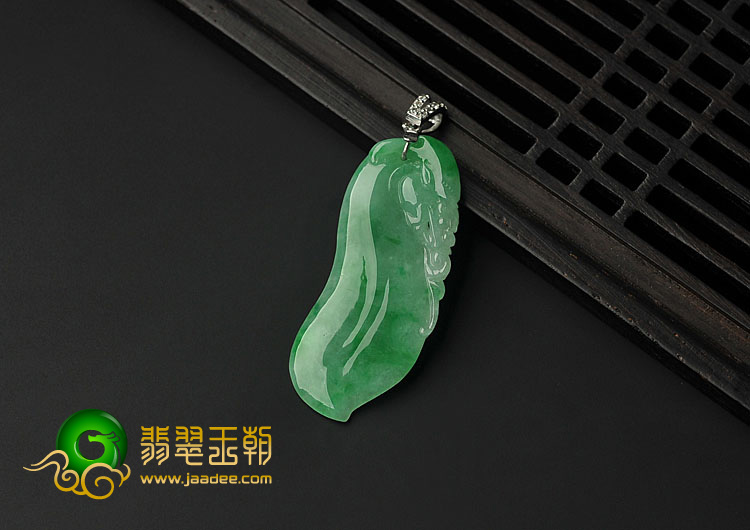 糯冰种翠色缅甸翡翠A货福瓜挂件