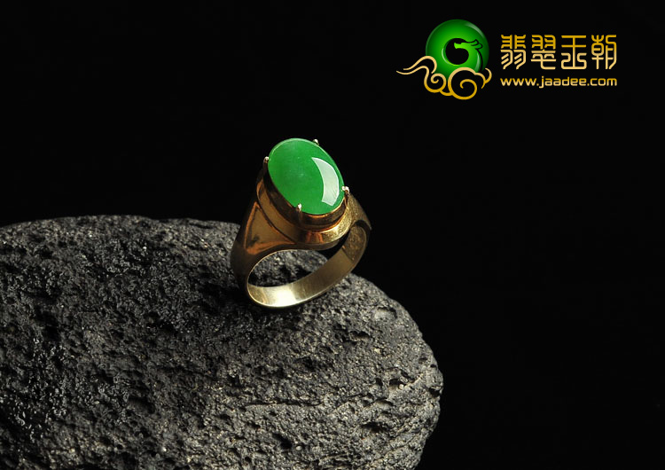 糯冰种翠色缅甸翡翠A货戒面