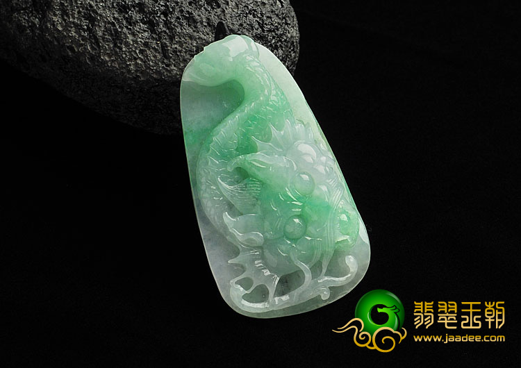 糯冰种飘翠缅甸翡翠A货龙牌挂件