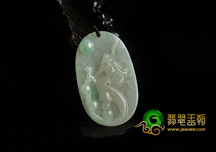 糯冰种飘翠缅甸翡翠A货龙牌挂件
