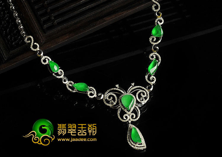 玻璃种阳绿缅甸翡翠A货镶白金项链（真钻）