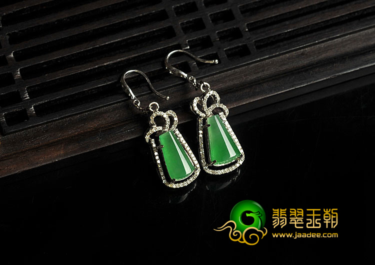 冰种阳绿缅甸翡翠A货镶白金耳坠（真钻）