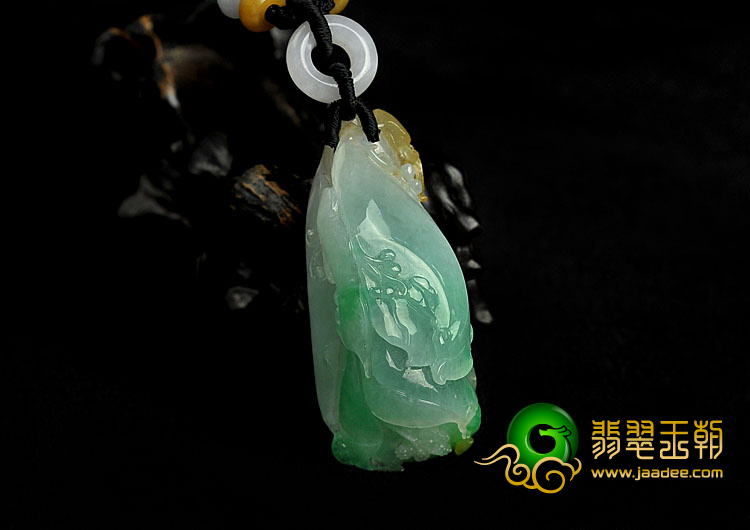 冰种三彩缅甸翡翠A货玉兰花挂件