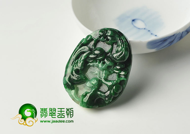 糯冰种浓绿缅甸翡翠A货喜上眉梢挂件