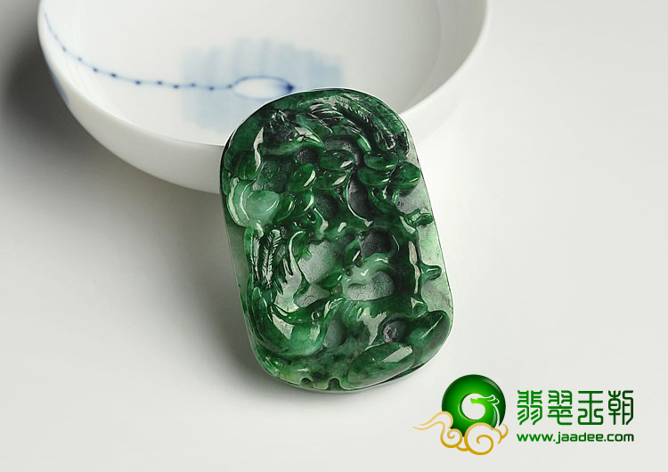 糯冰种浓绿缅甸翡翠A货喜上眉梢挂件