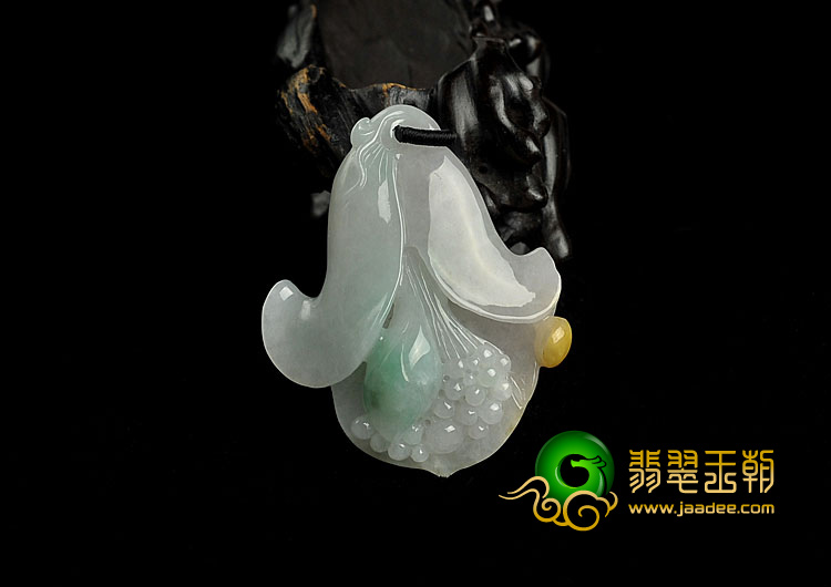 糯冰种淡三彩缅甸翡翠A货玉兰花挂件