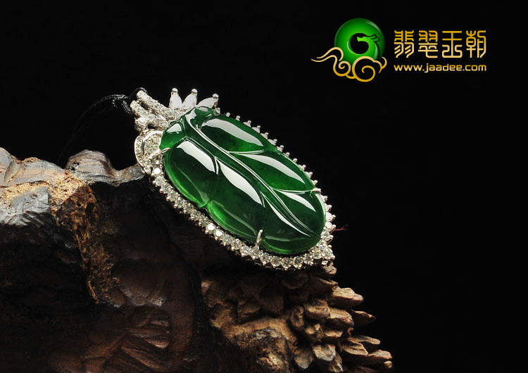 冰种菠菜绿缅甸翡翠A货镶白金金枝玉叶胸坠（真钻）