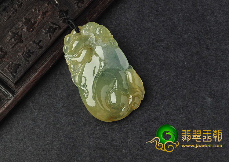 冰种褐黄翡略飘花缅甸翡翠A货如意挂件