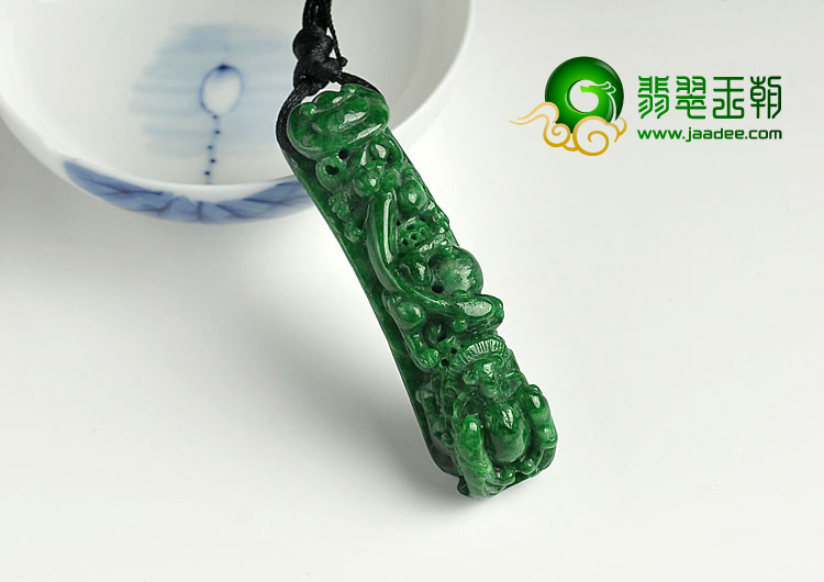 细糯种浓绿缅甸翡翠A货龙钩挂件
