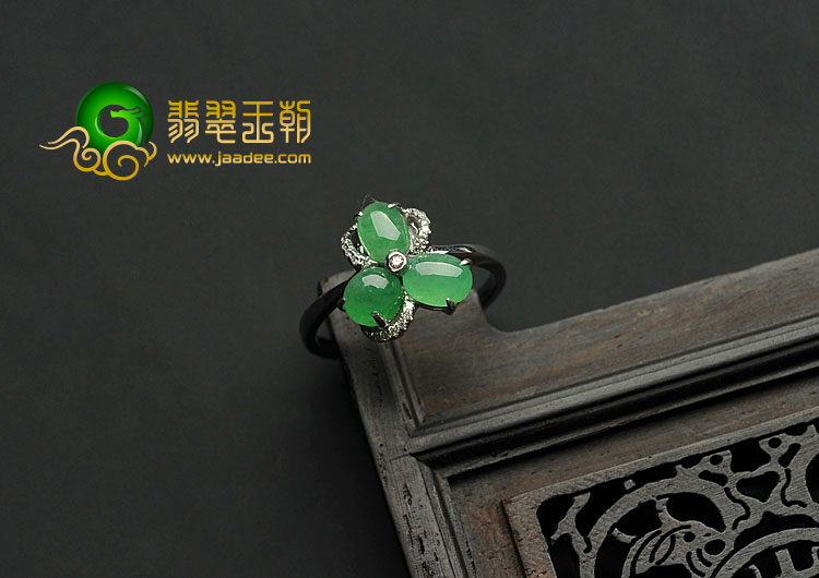 冰种苹果绿缅甸翡翠A货镶白金戒指（真钻）