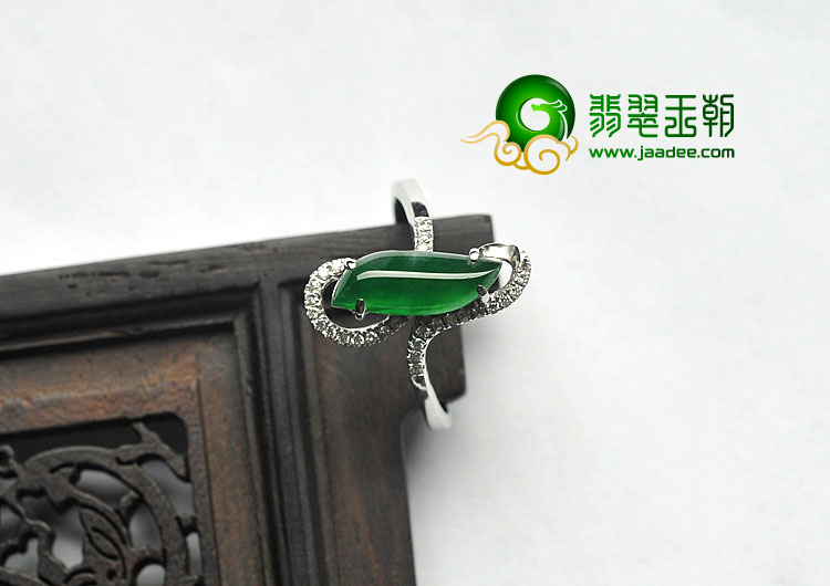 冰种阳绿缅甸翡翠A货镶白金戒指（真钻）