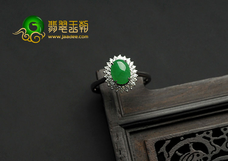 冰种阳绿缅甸翡翠A货镶白金戒指（真钻）