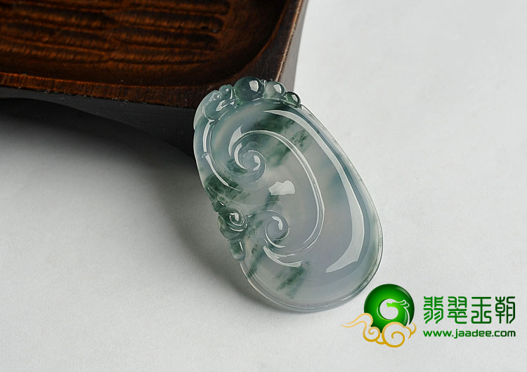 冰种飘花缅甸翡翠A货如意挂件
