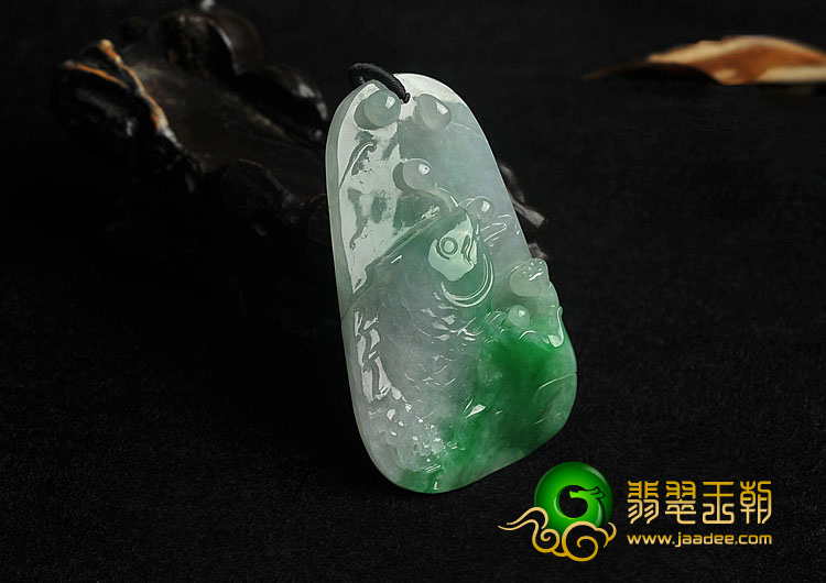 冰种翠色缅甸翡翠A货年年有余挂件