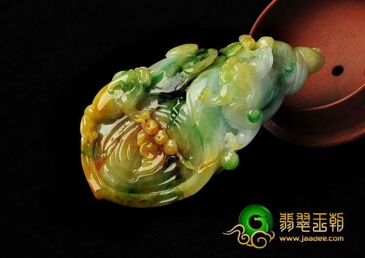 糯冰种三彩缅甸翡翠A货海螺挂件