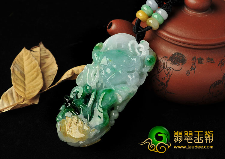 糯冰种三彩缅甸翡翠A货龙头挂件