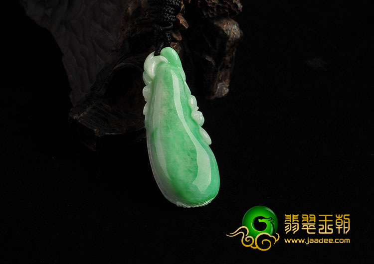 糯冰种翠色缅甸翡翠A货福瓜挂件
